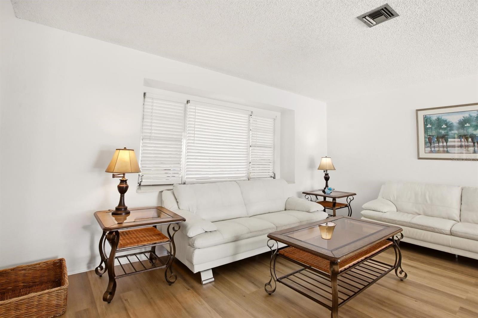 Listing Image #6