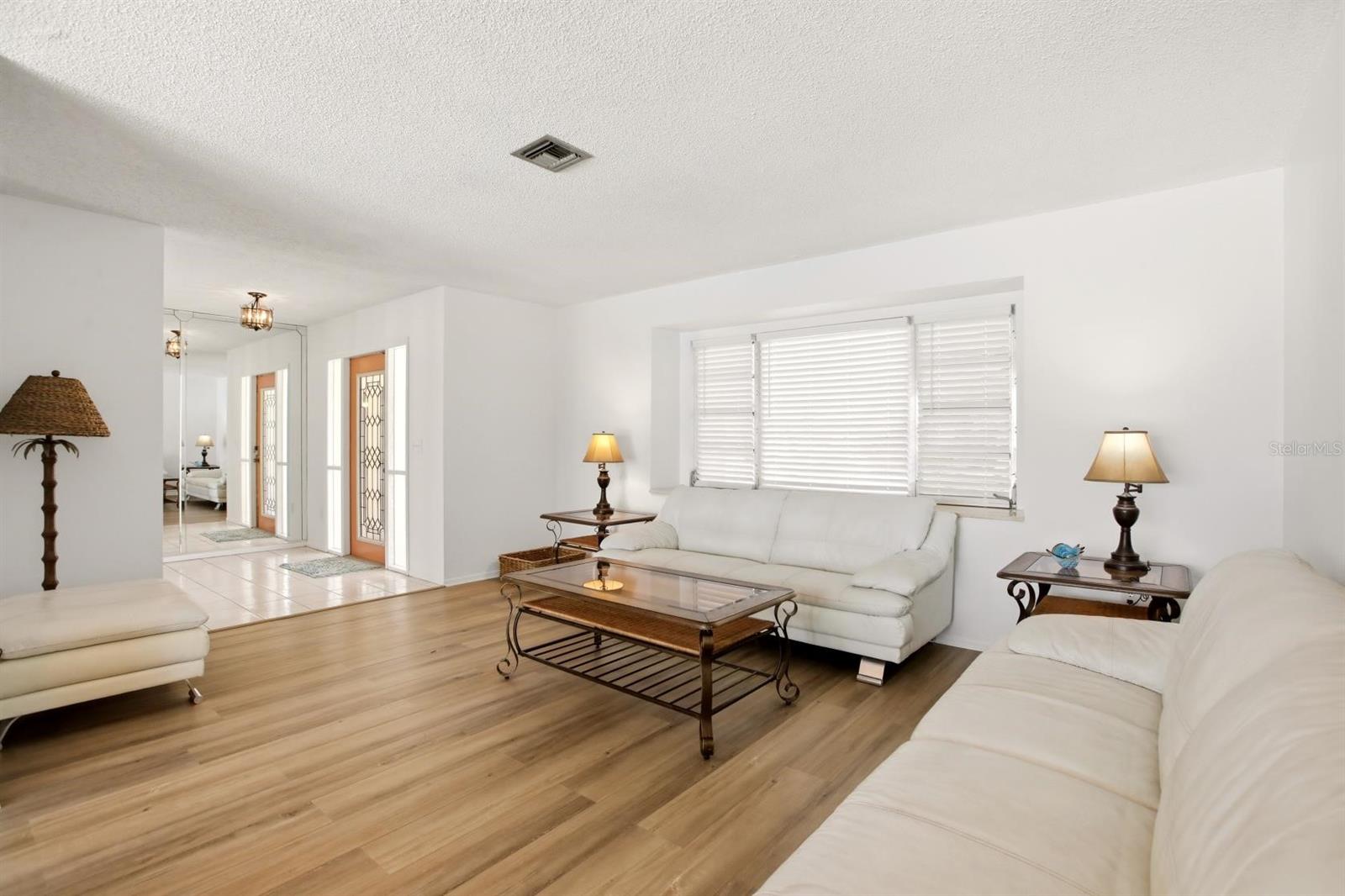 Listing Image #7