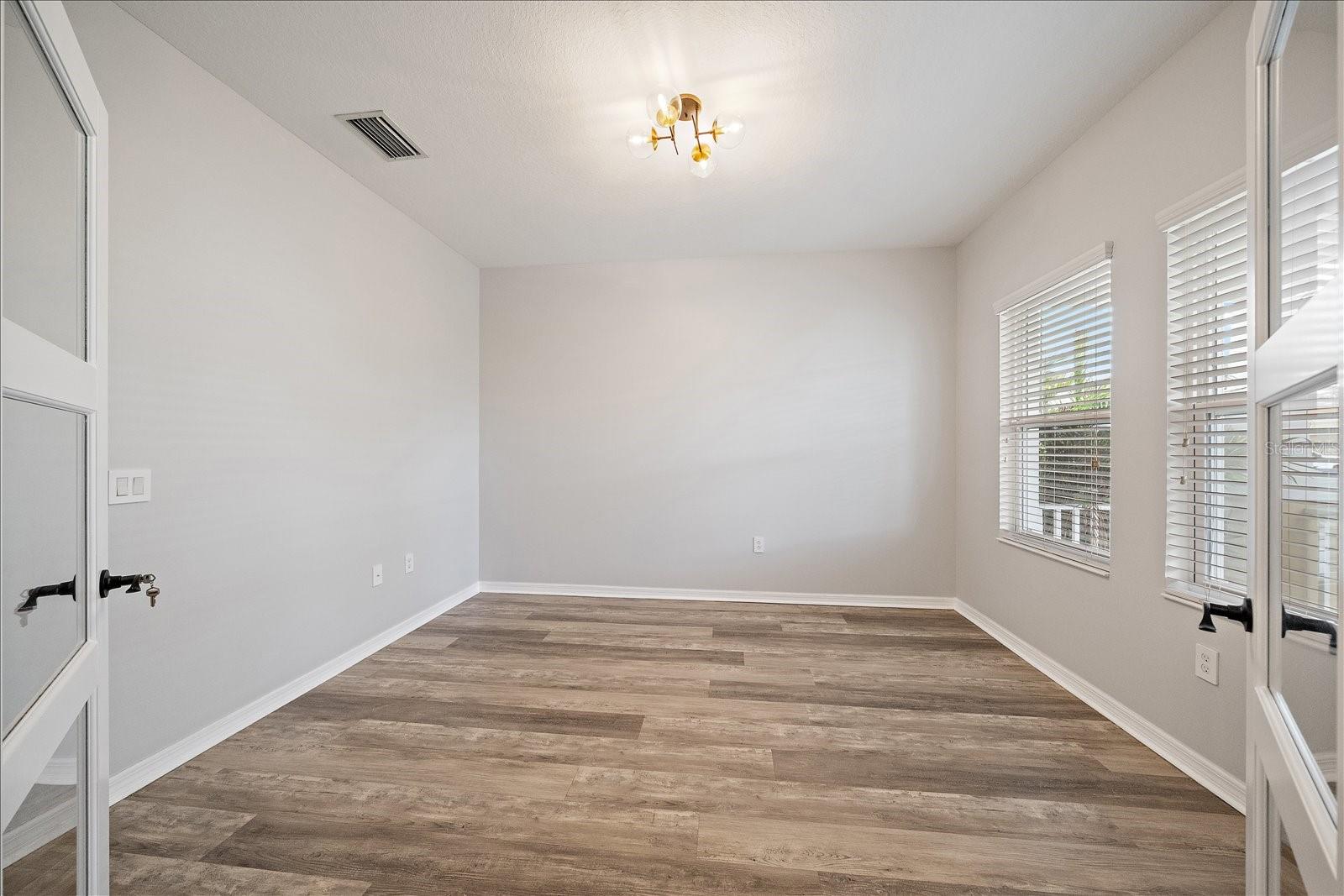 Listing Image #11