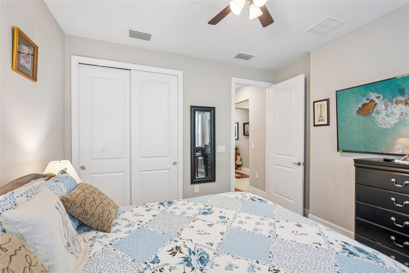 Listing Image #10