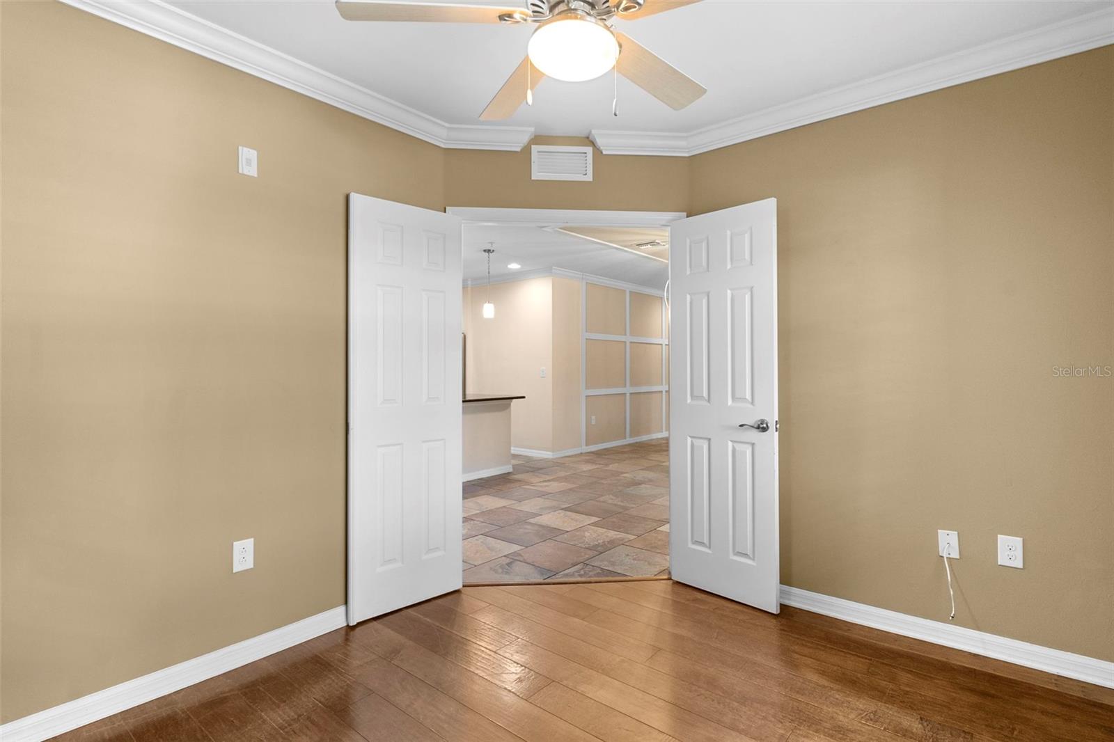 Listing Image #19