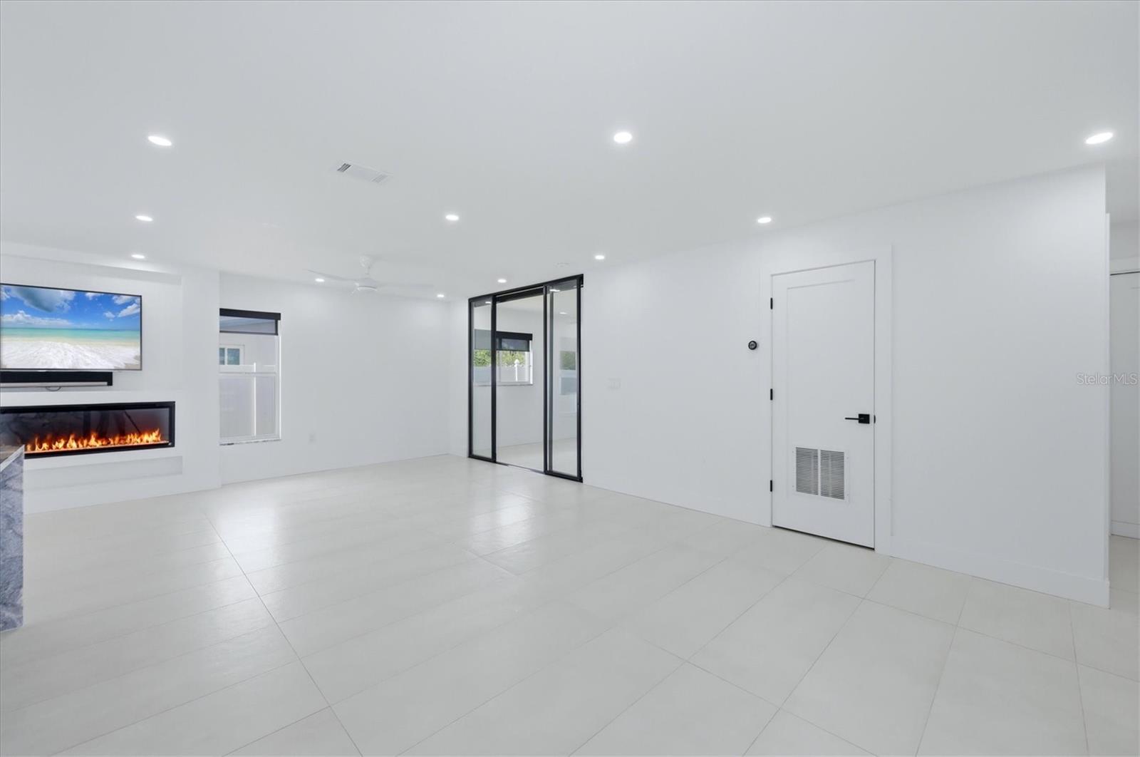 Listing Image #9