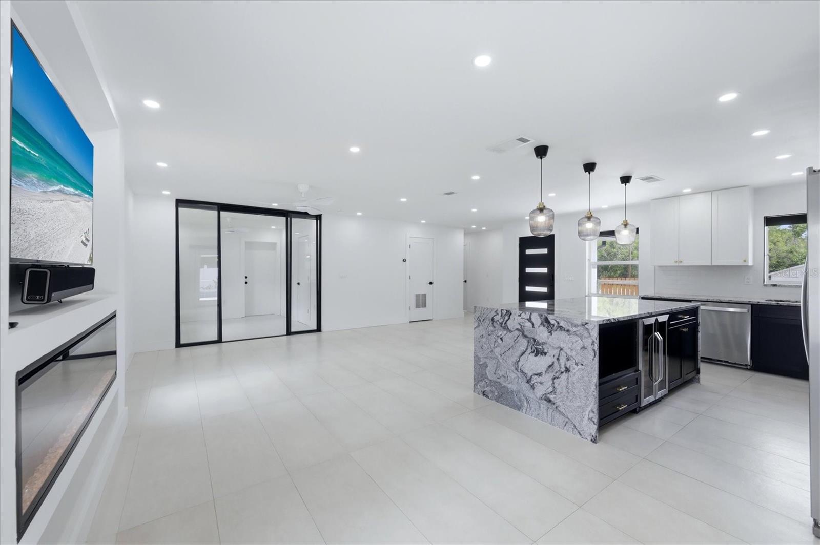 Listing Image #14