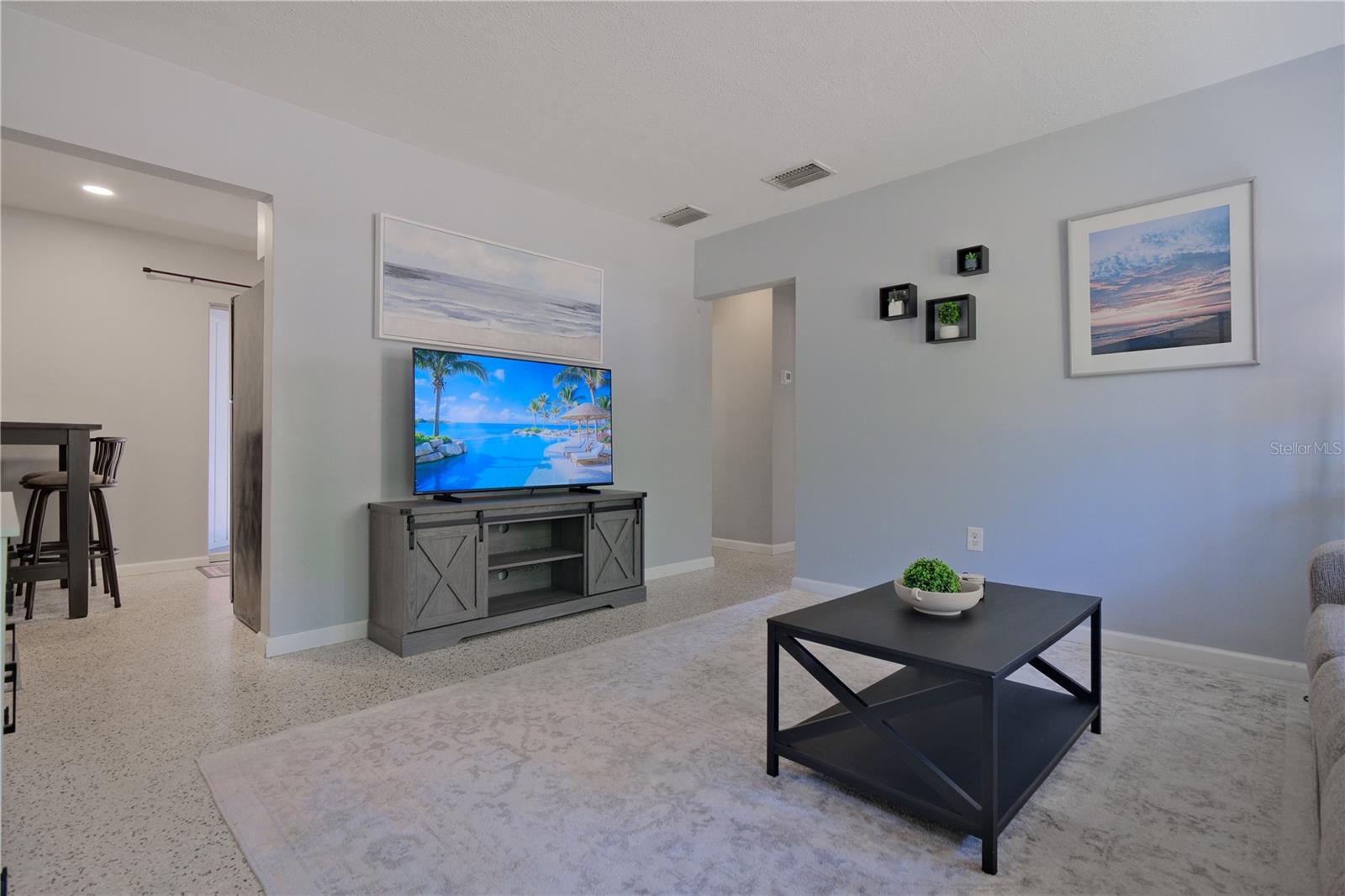 Listing Image #10