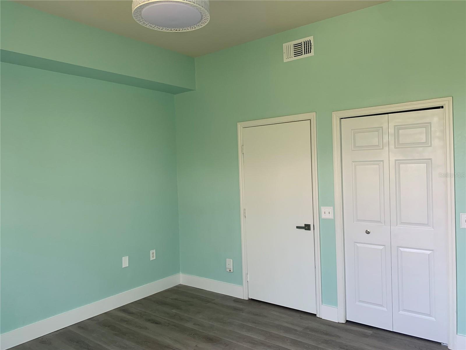Listing Image #11