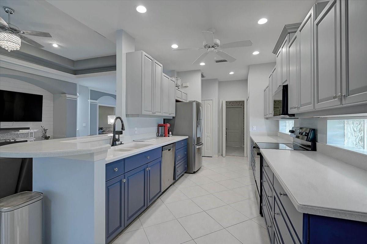 Listing Image #11