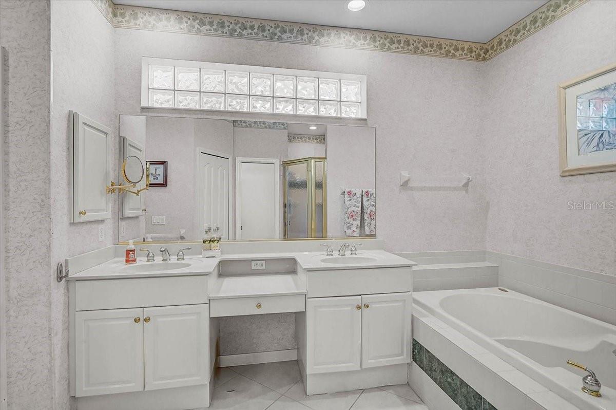 Listing Image #18