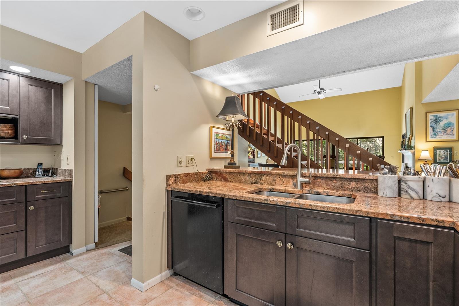 Listing Image #12