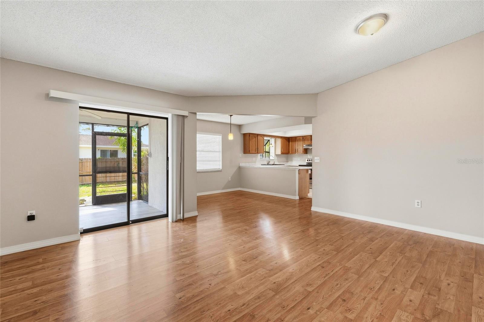 Listing Image #9