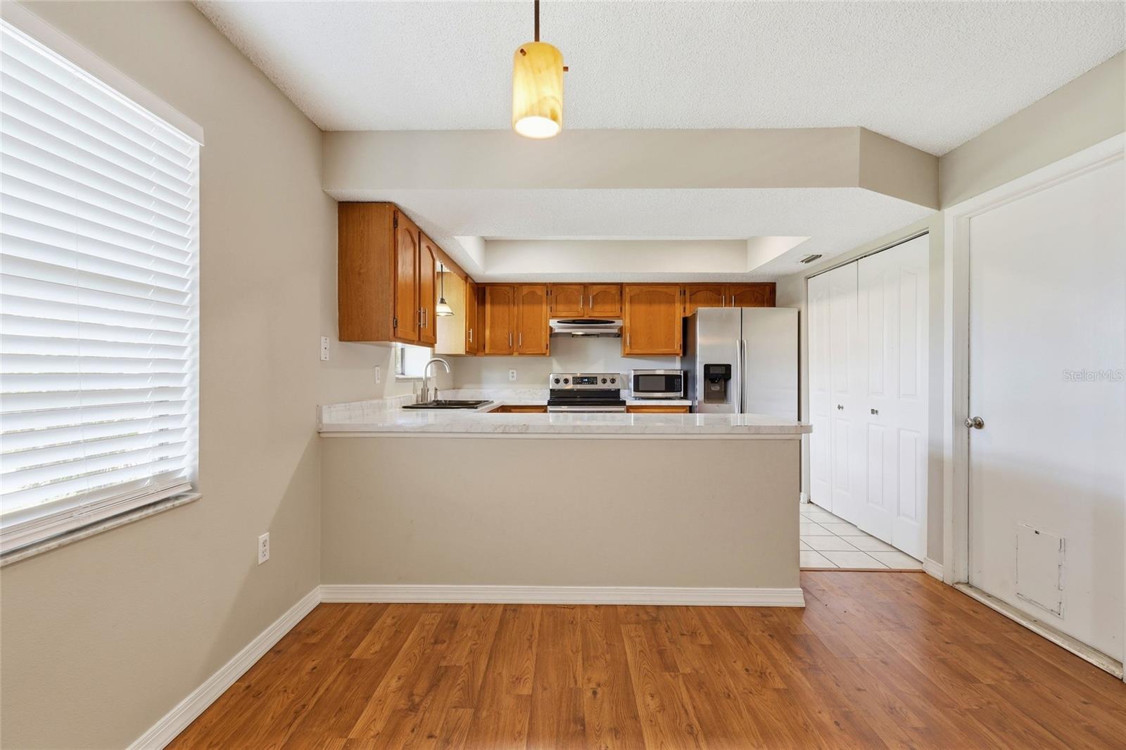 Listing Image #12