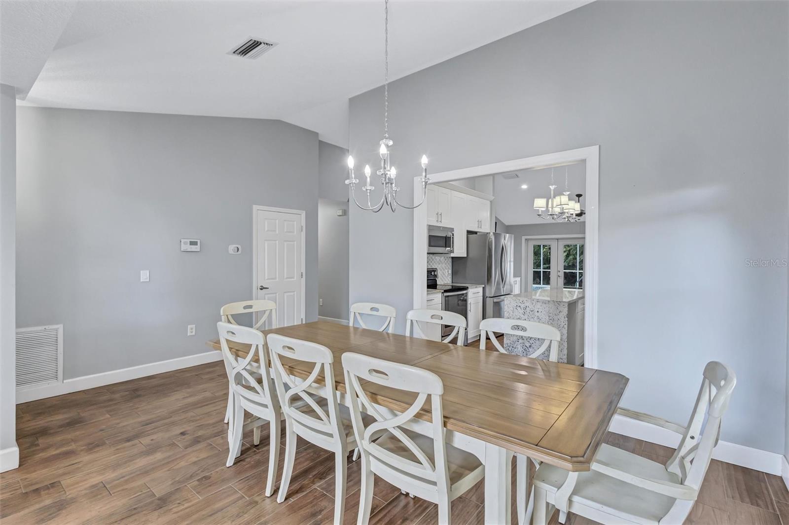 Listing Image #10