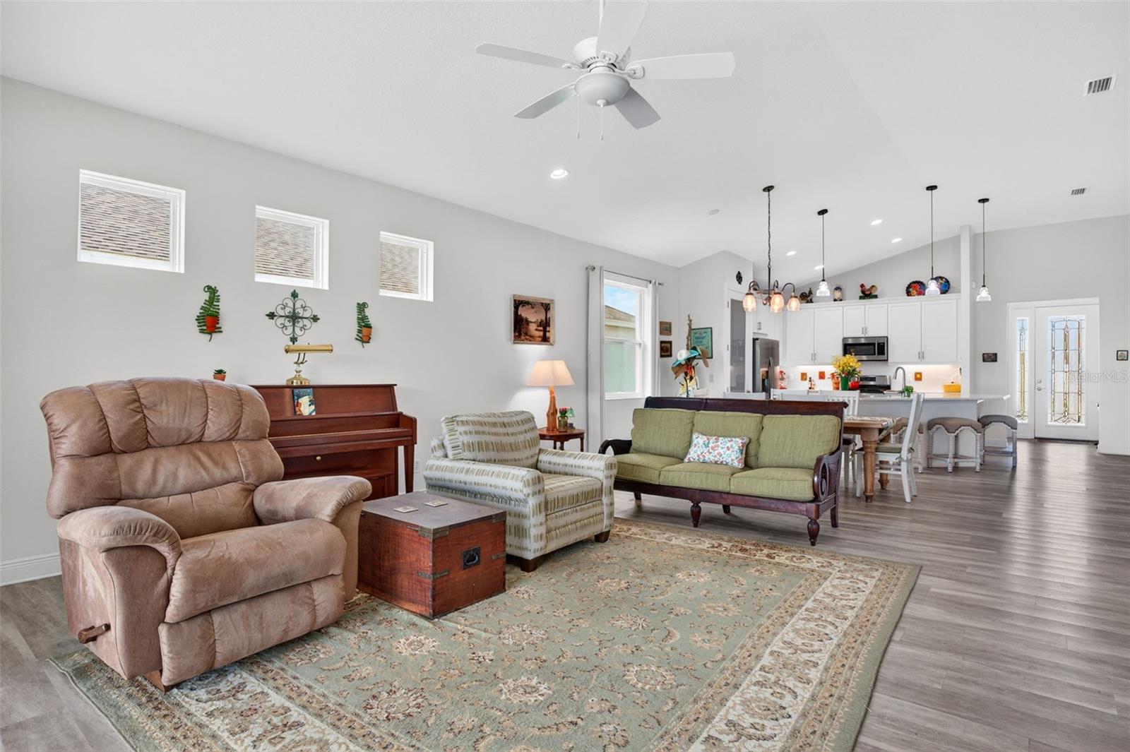 Listing Image #11