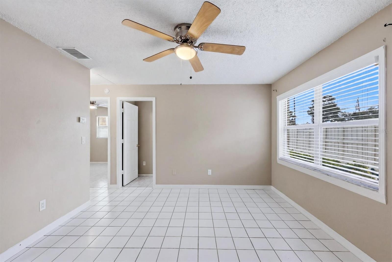Listing Image #10