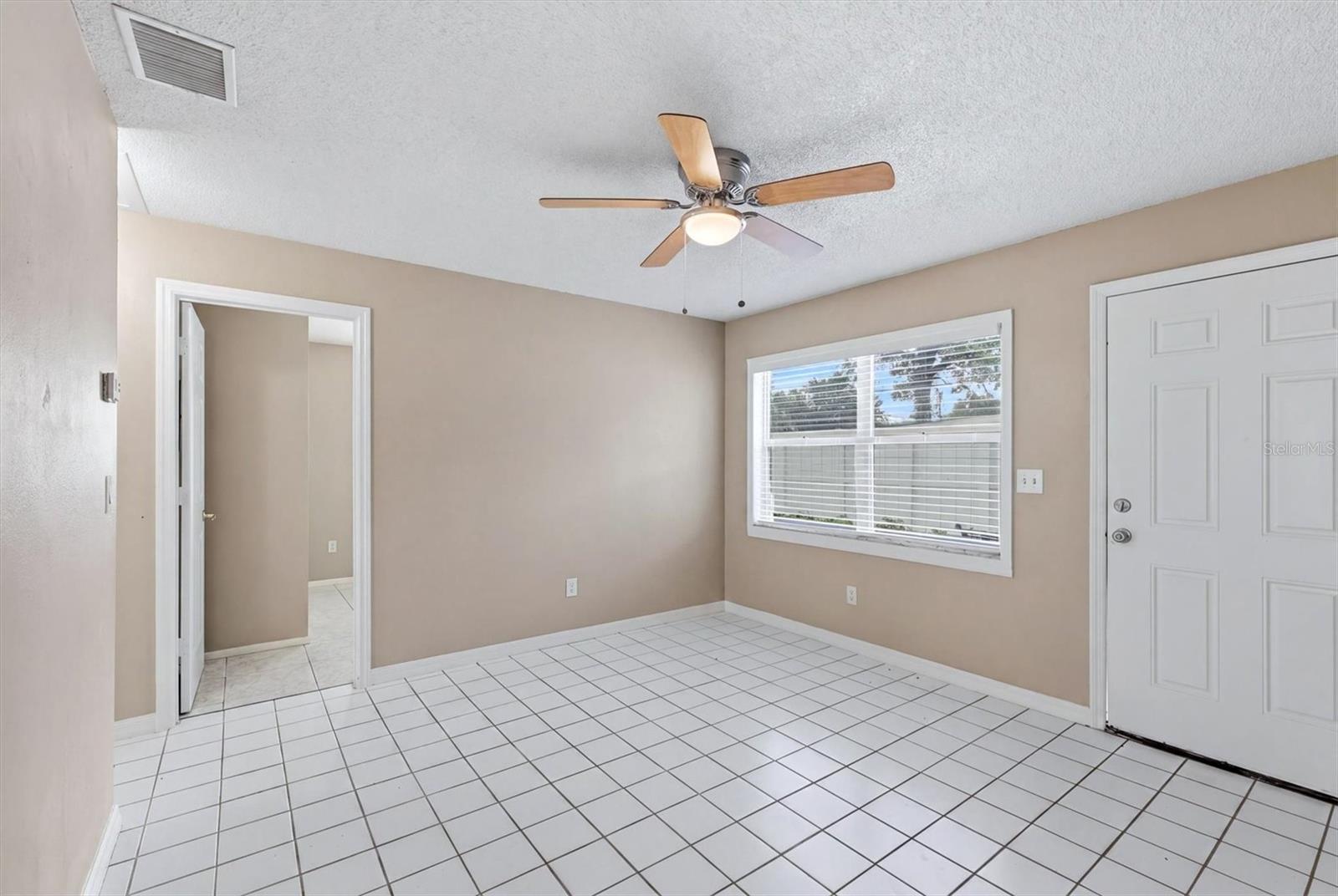 Listing Image #11