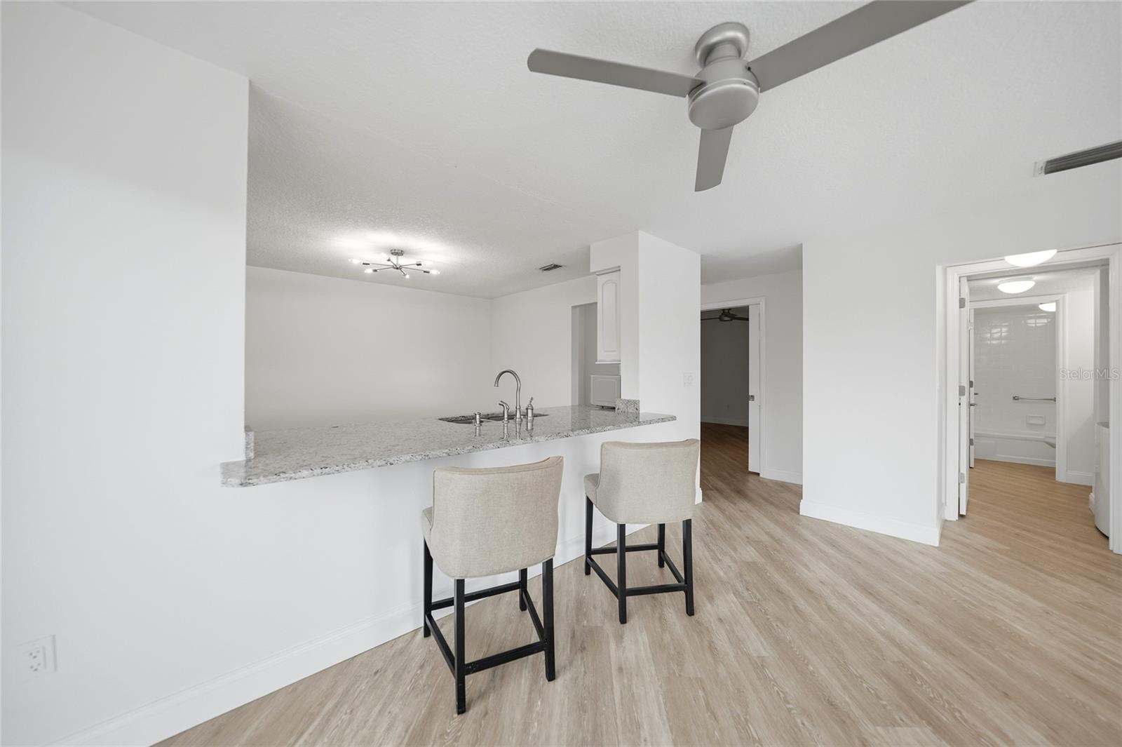 Listing Image #11