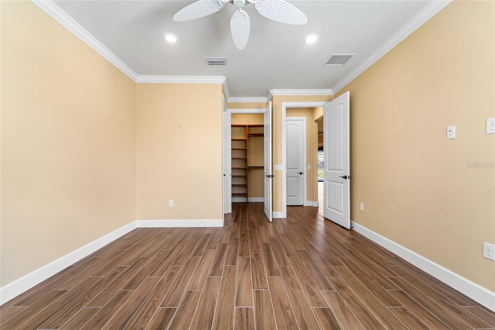 Listing Image #9