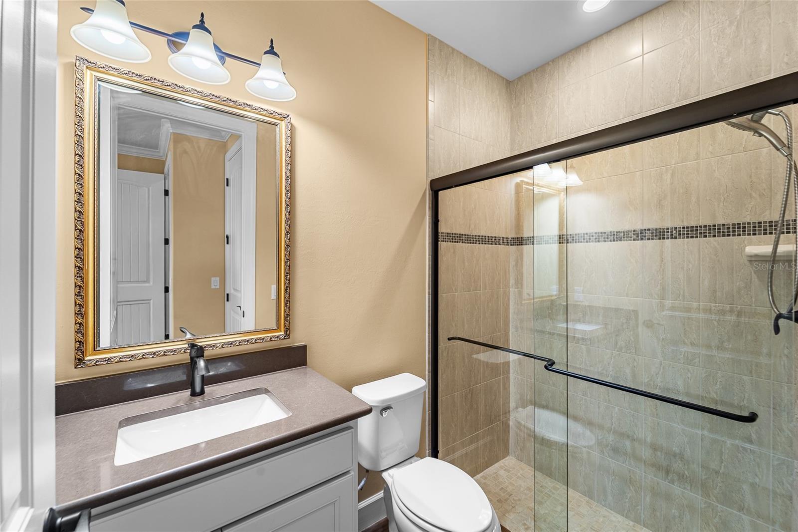 Listing Image #10