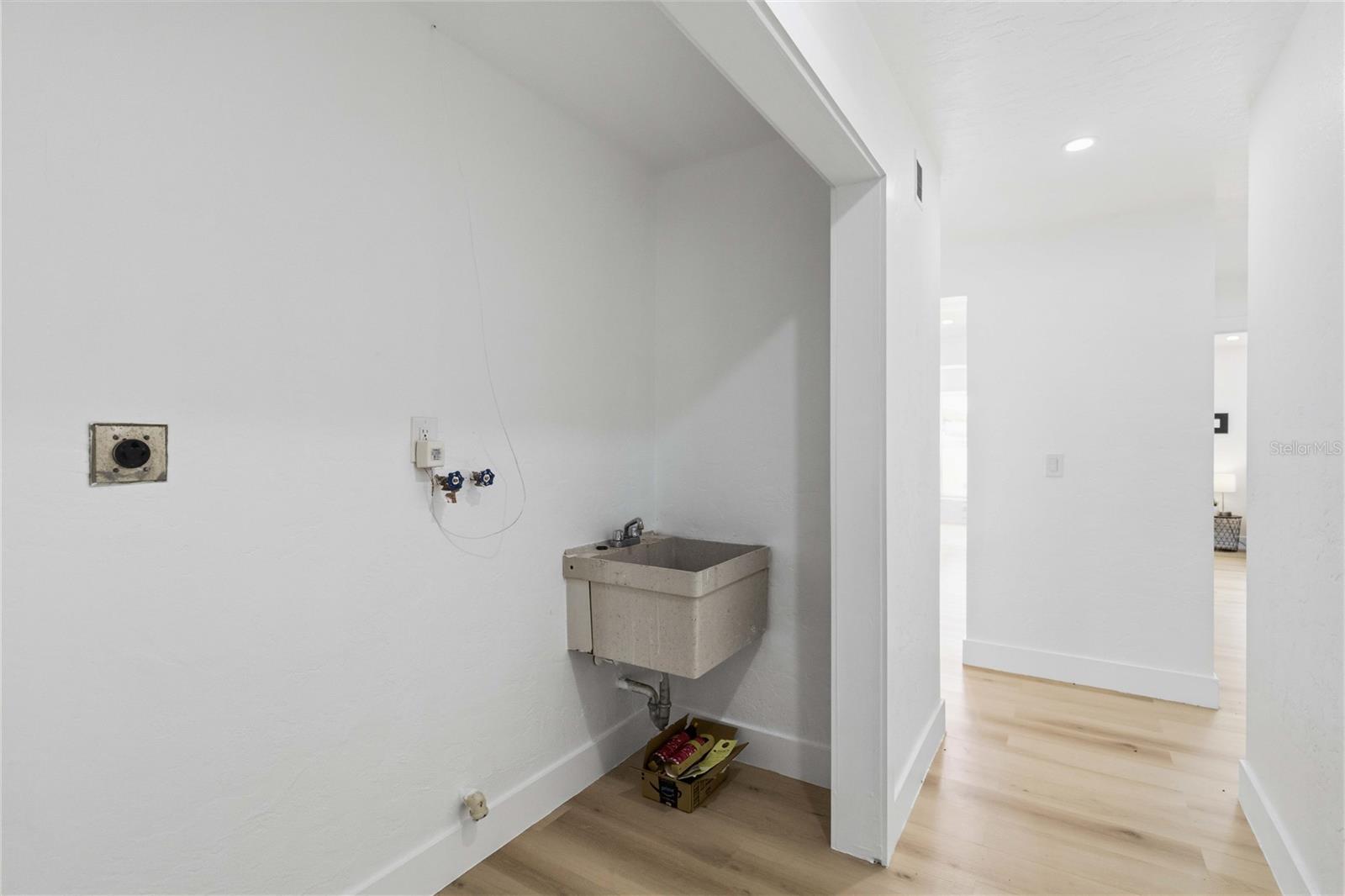Listing Image #27