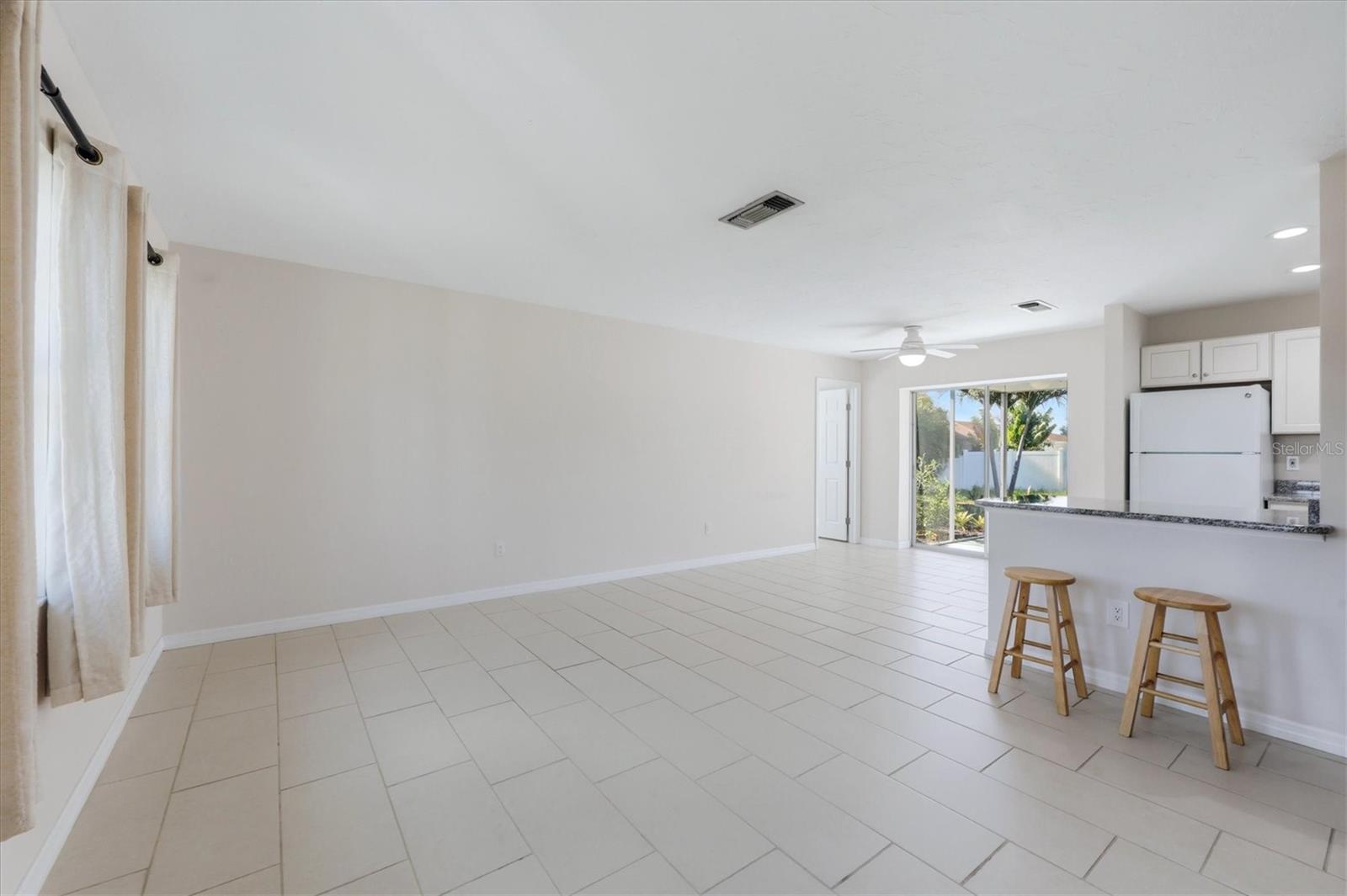 Listing Image #12
