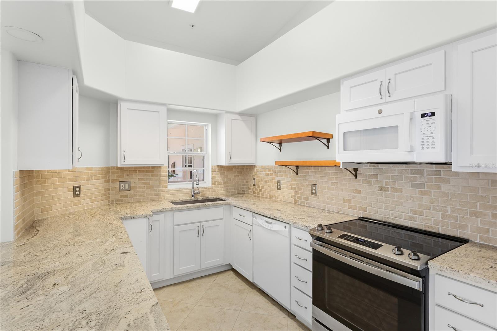 Listing Image #11