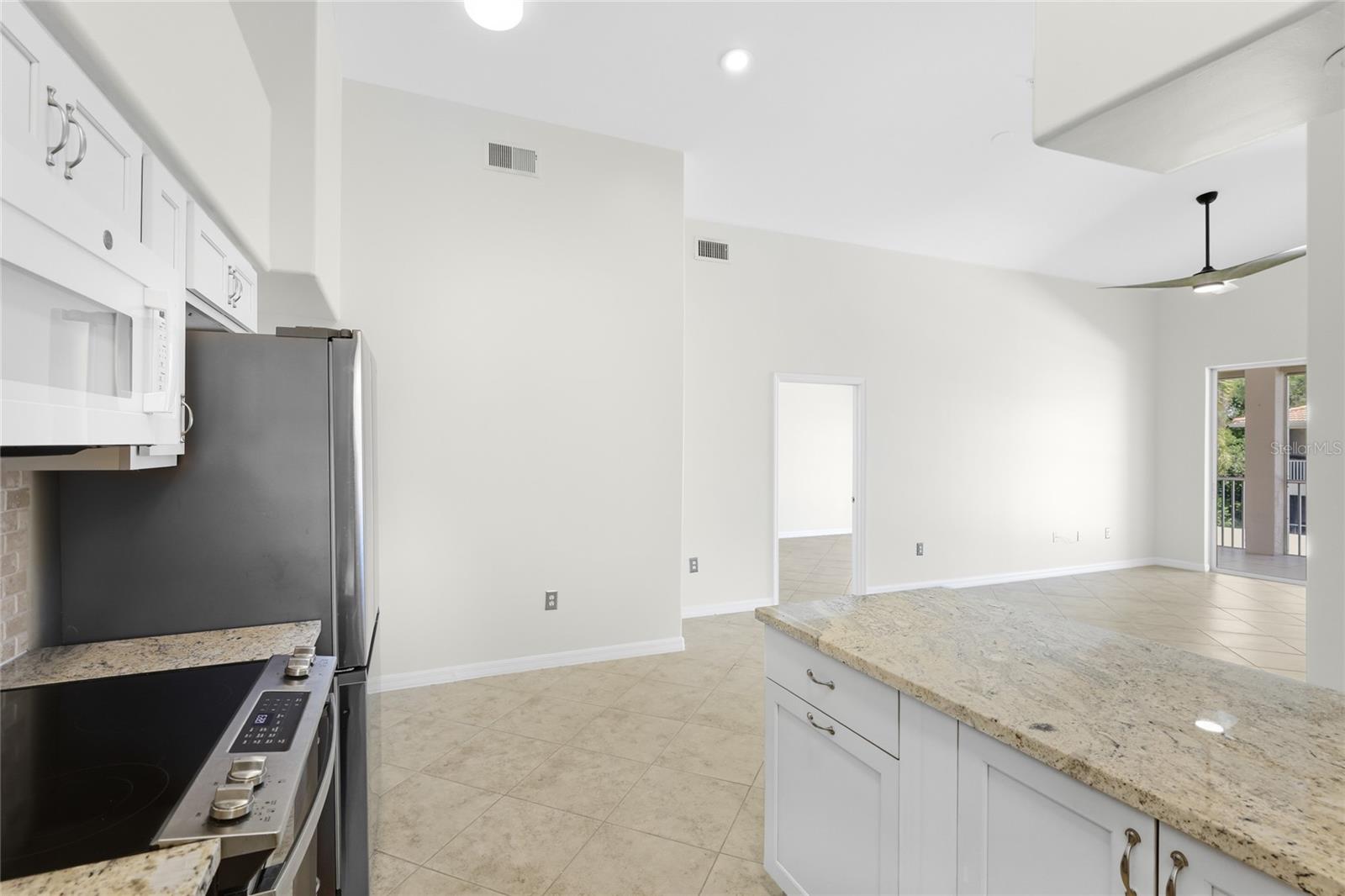 Listing Image #12