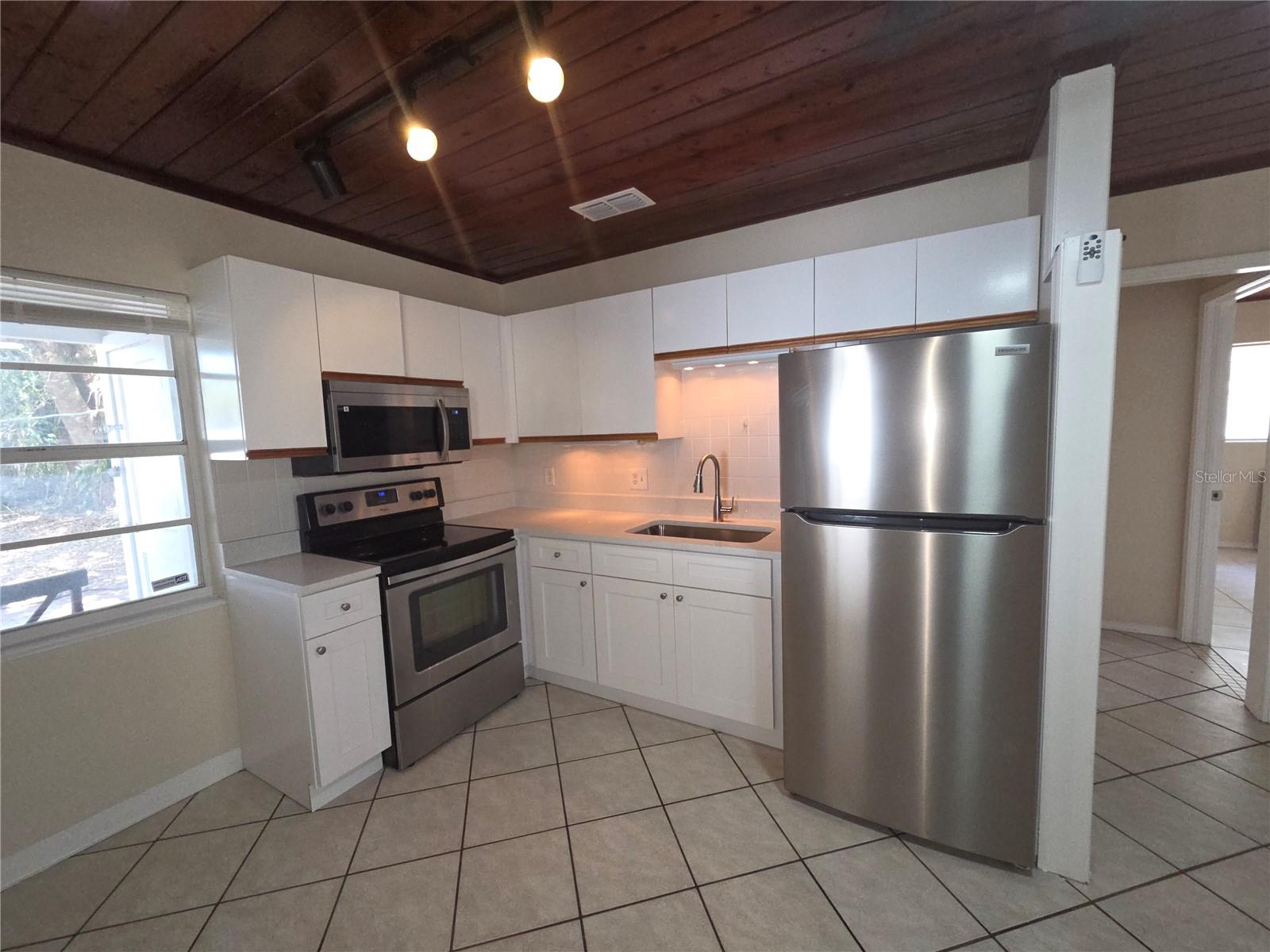 Listing Image #11