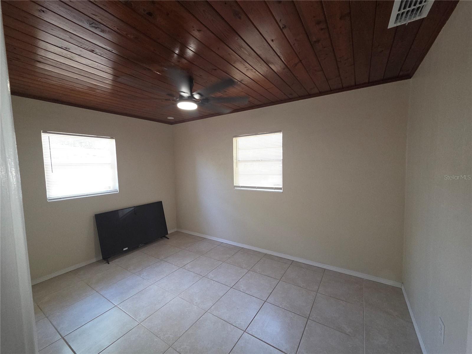 Listing Image #12