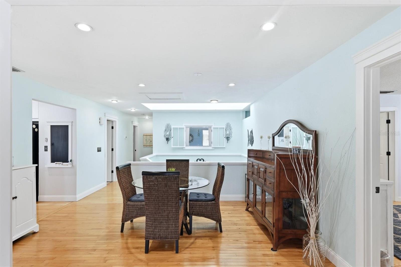 Listing Image #23