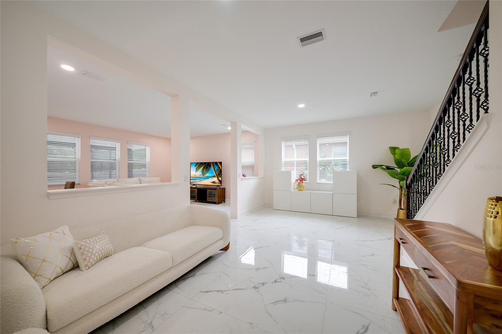 Listing Image #11