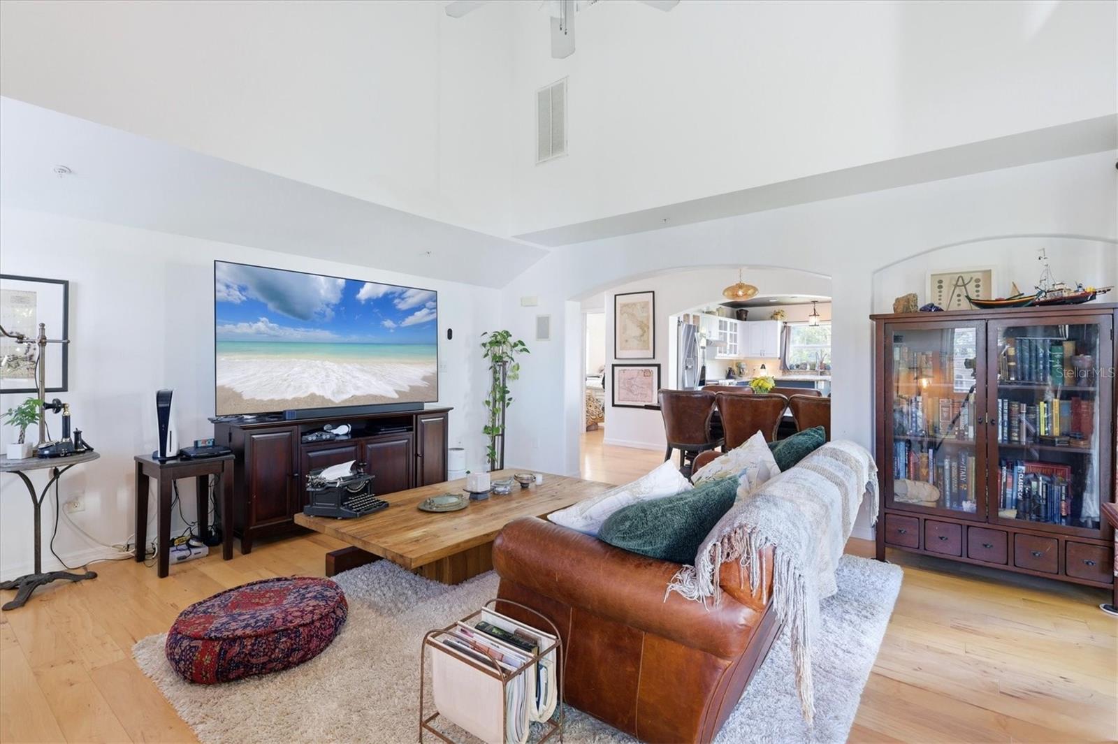 Listing Image #12