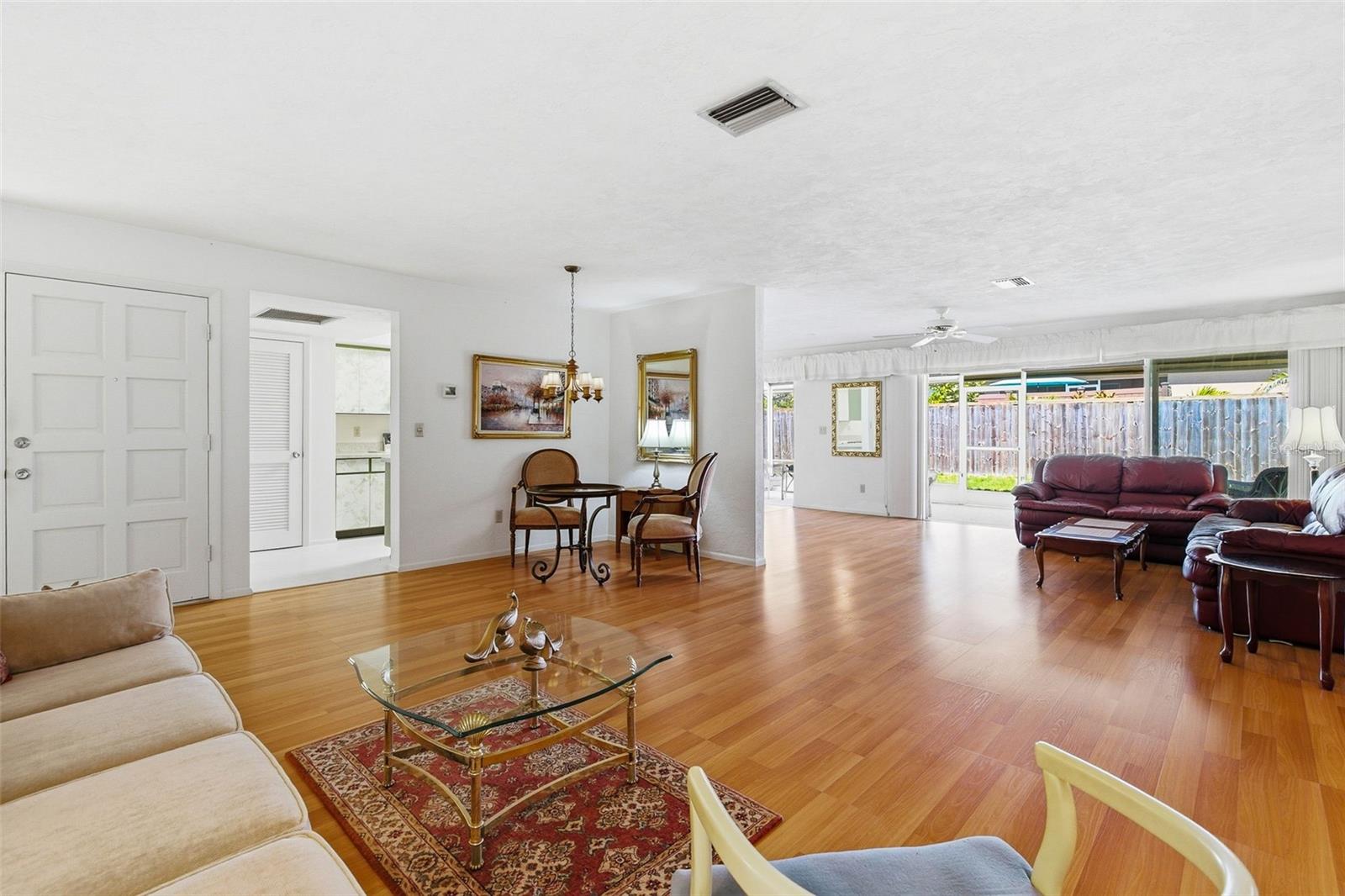 Listing Image #9
