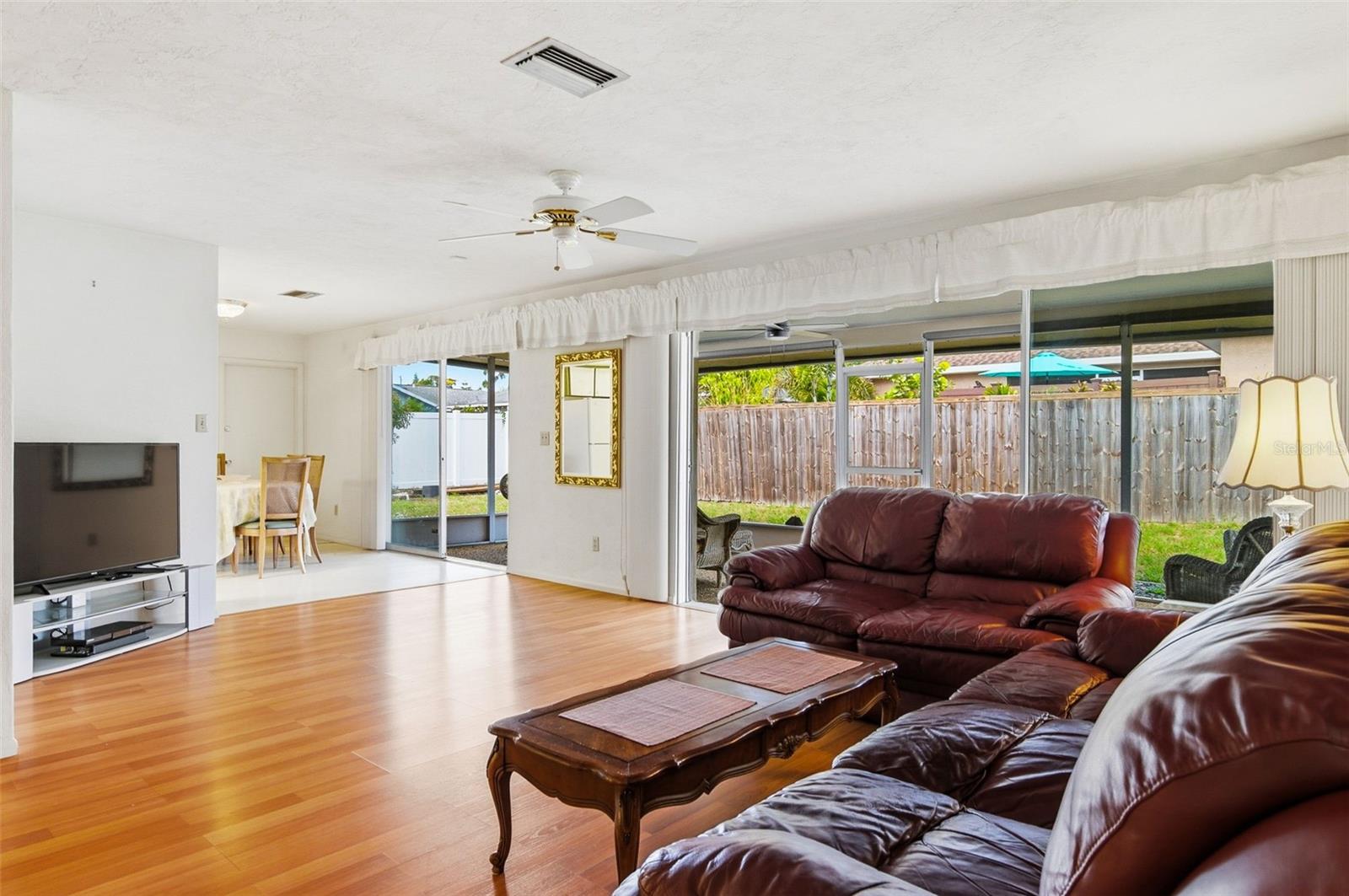 Listing Image #11
