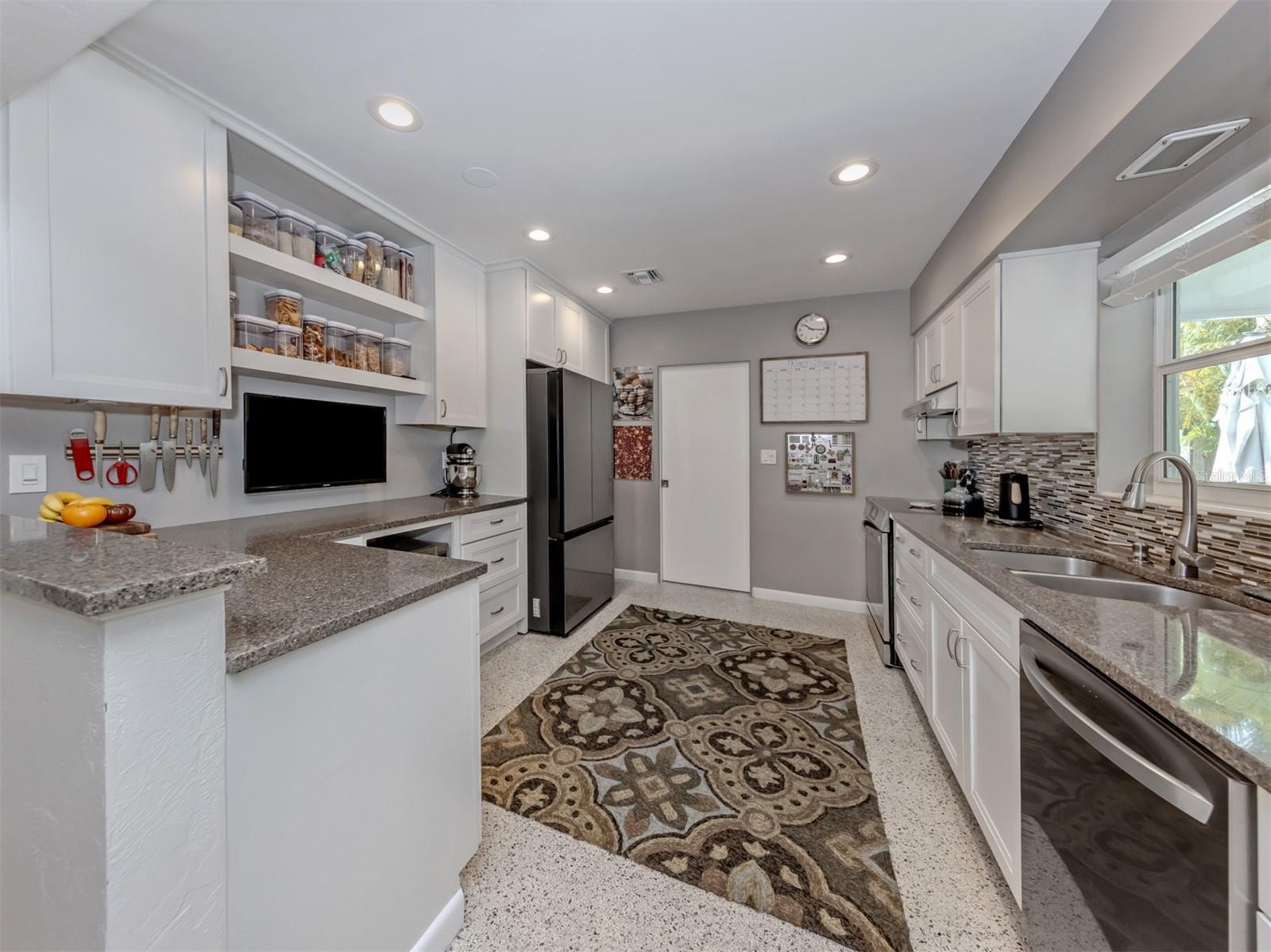 Listing Image #11