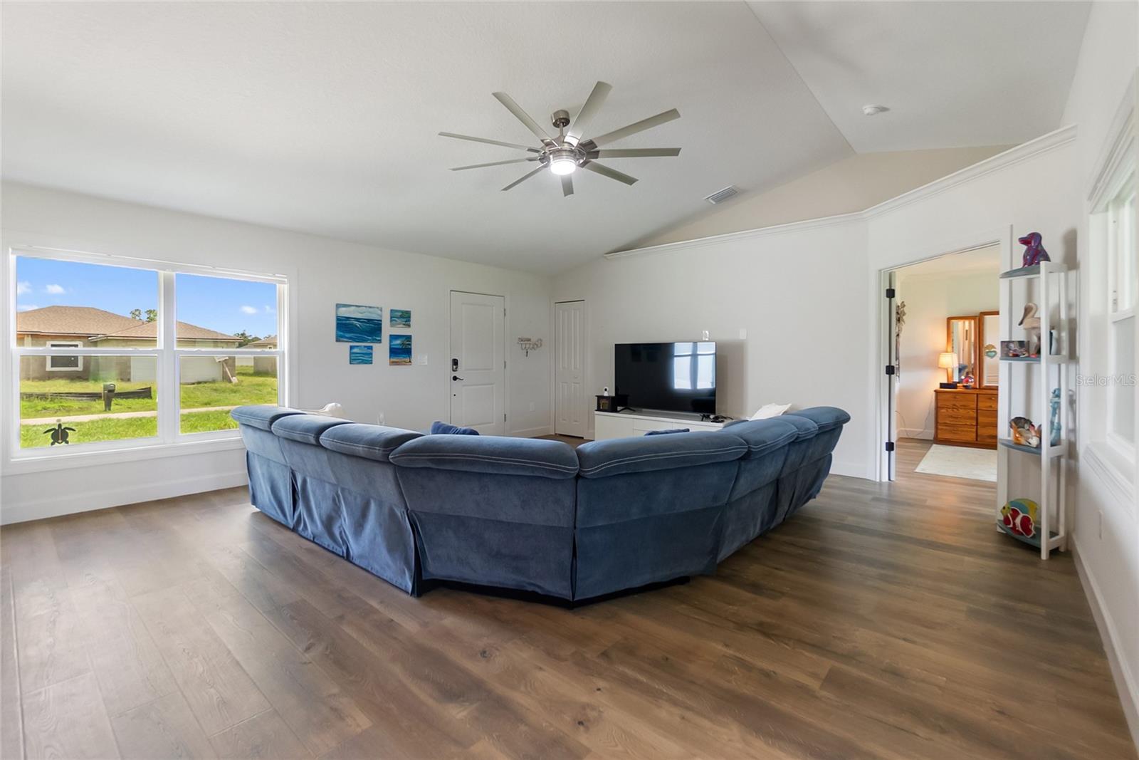Listing Image #11