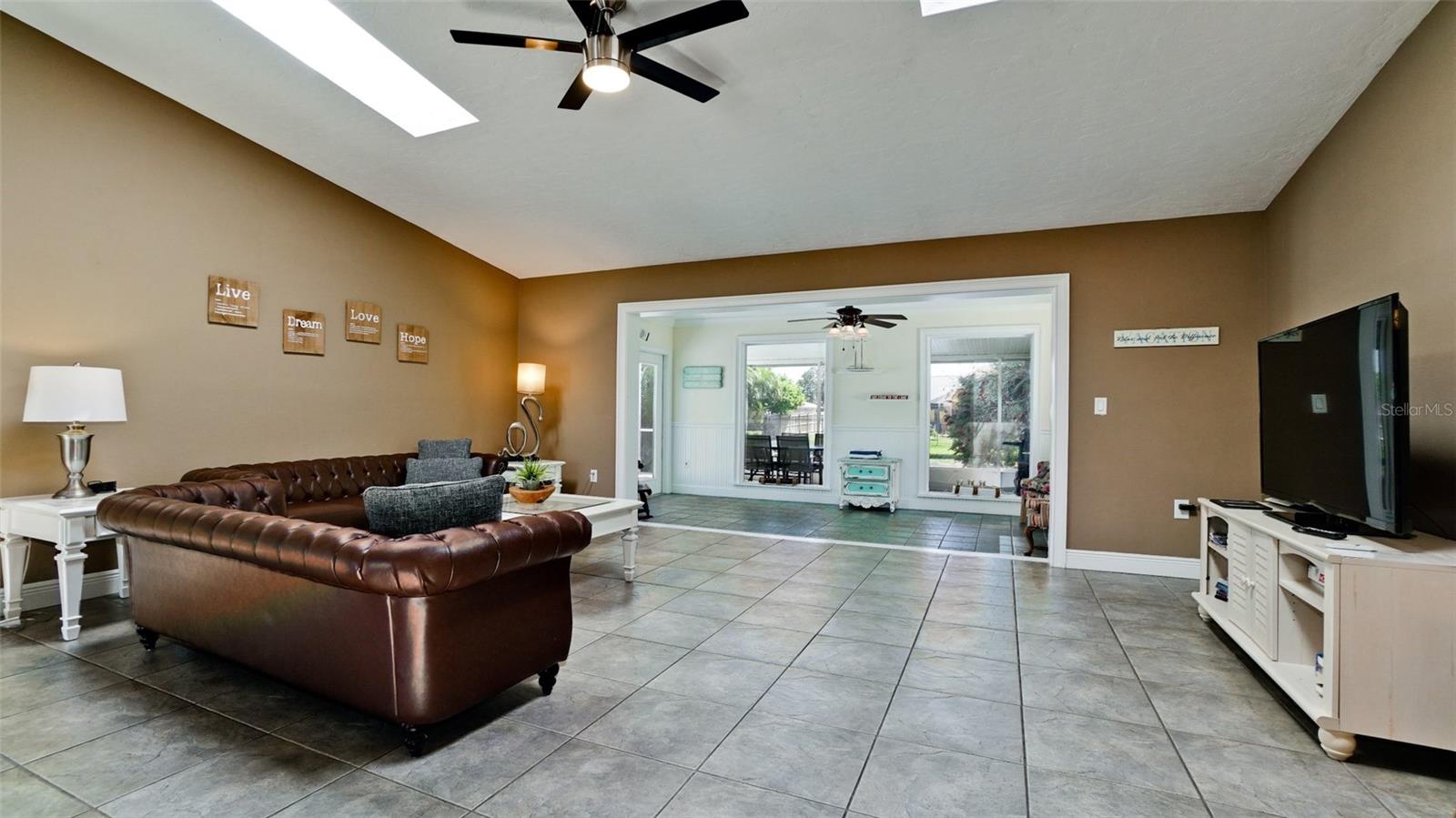 Listing Image #8