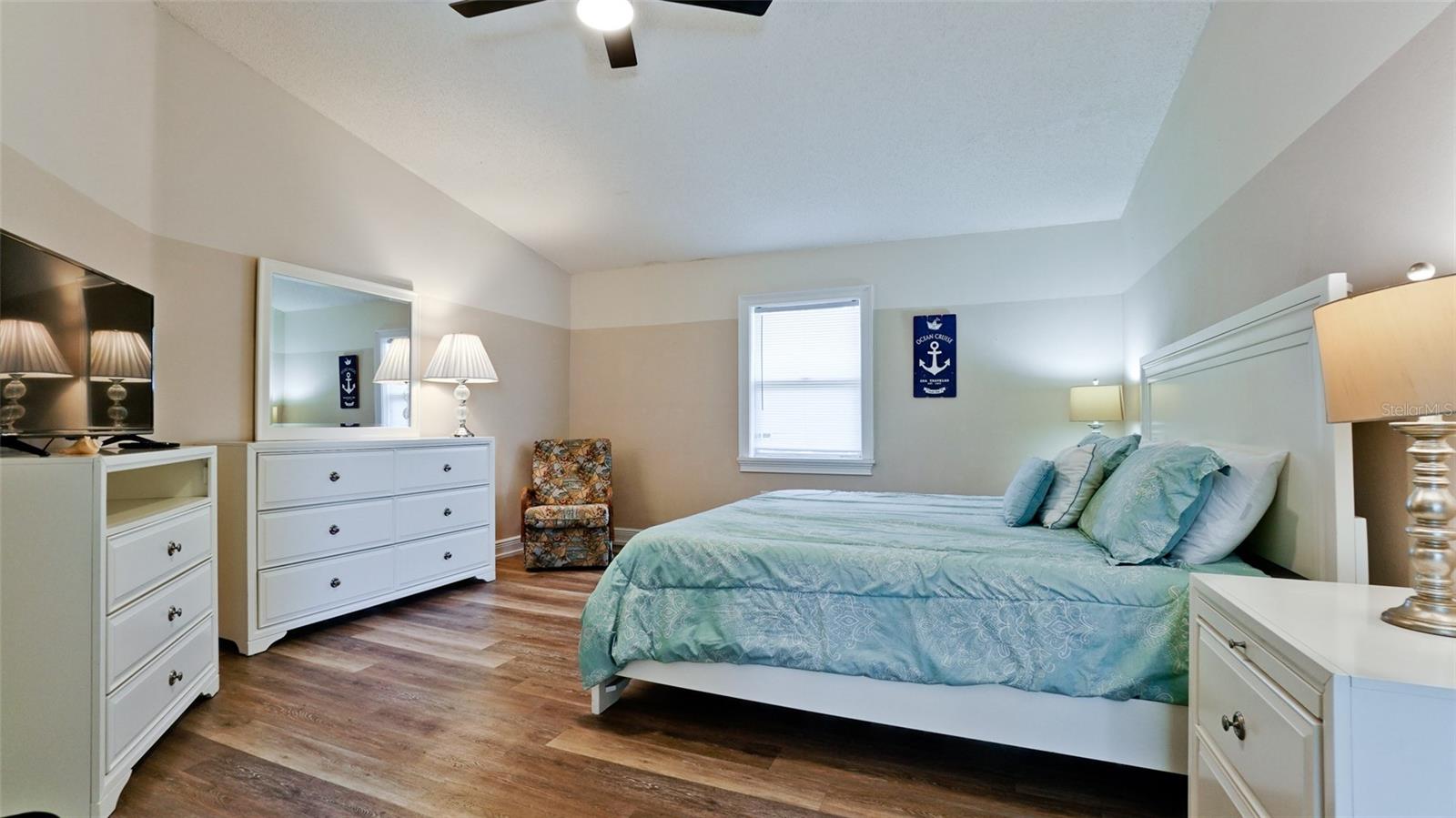 Listing Image #13