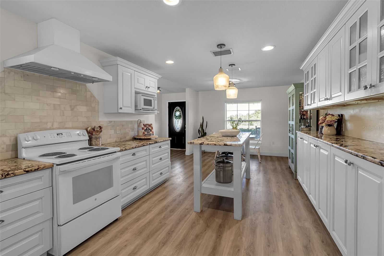 Listing Image #19