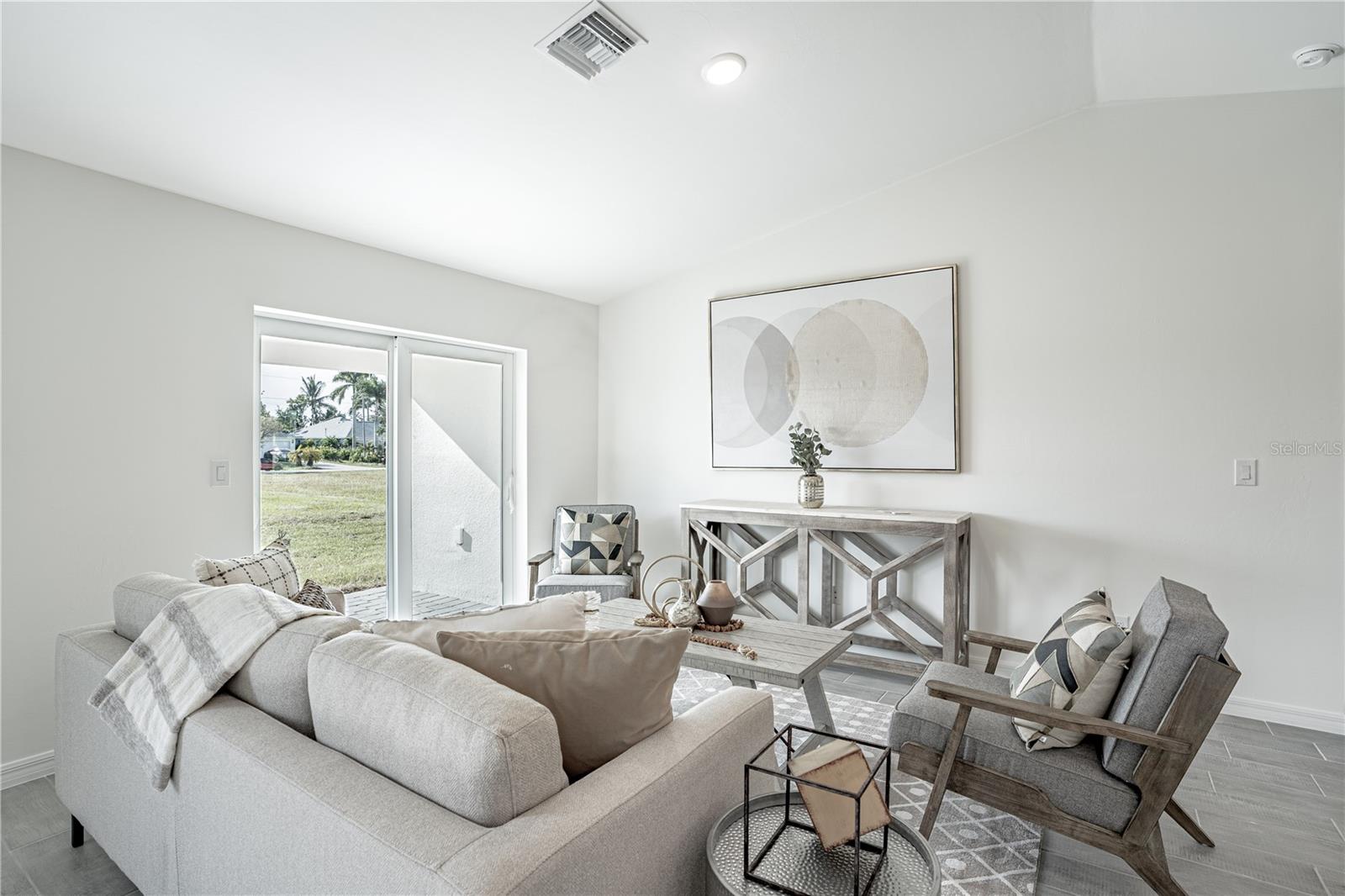 Listing Image #3