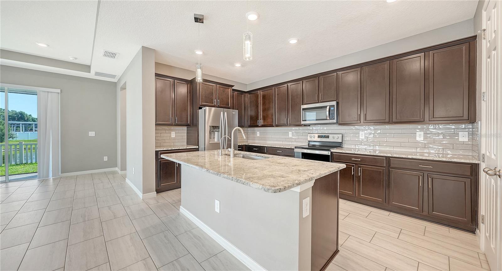 Listing Image #11