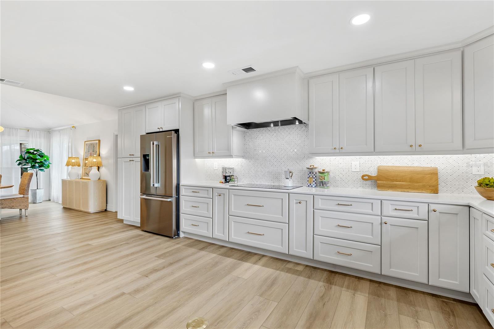 Listing Image #12