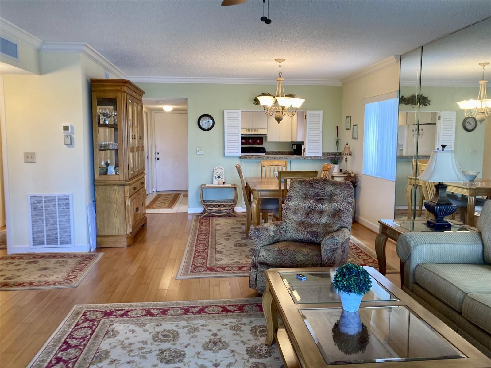 Listing Image #9