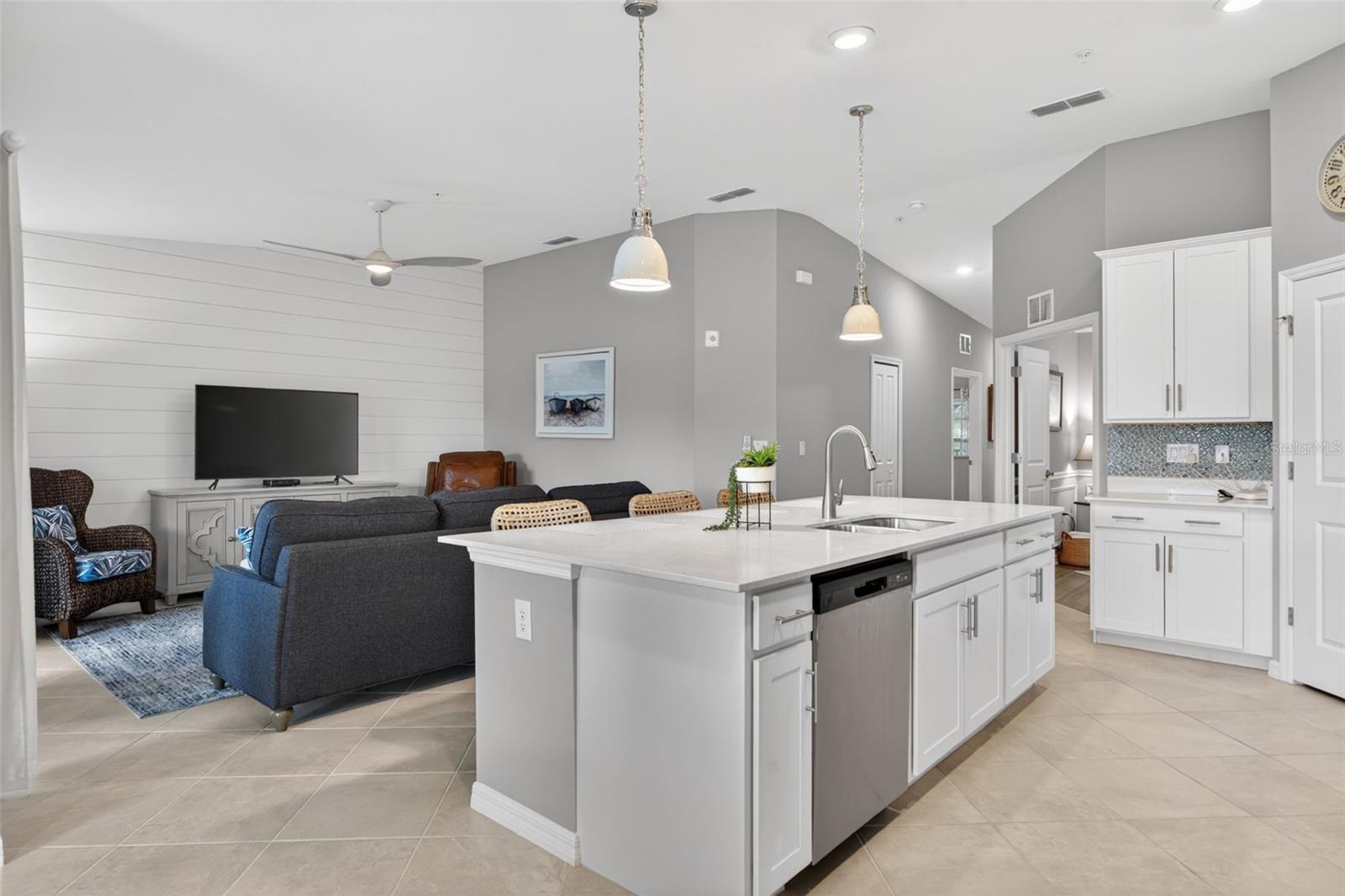 Listing Image #13