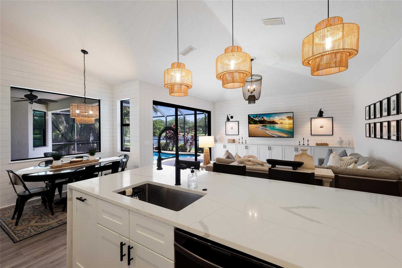 Listing Image #18