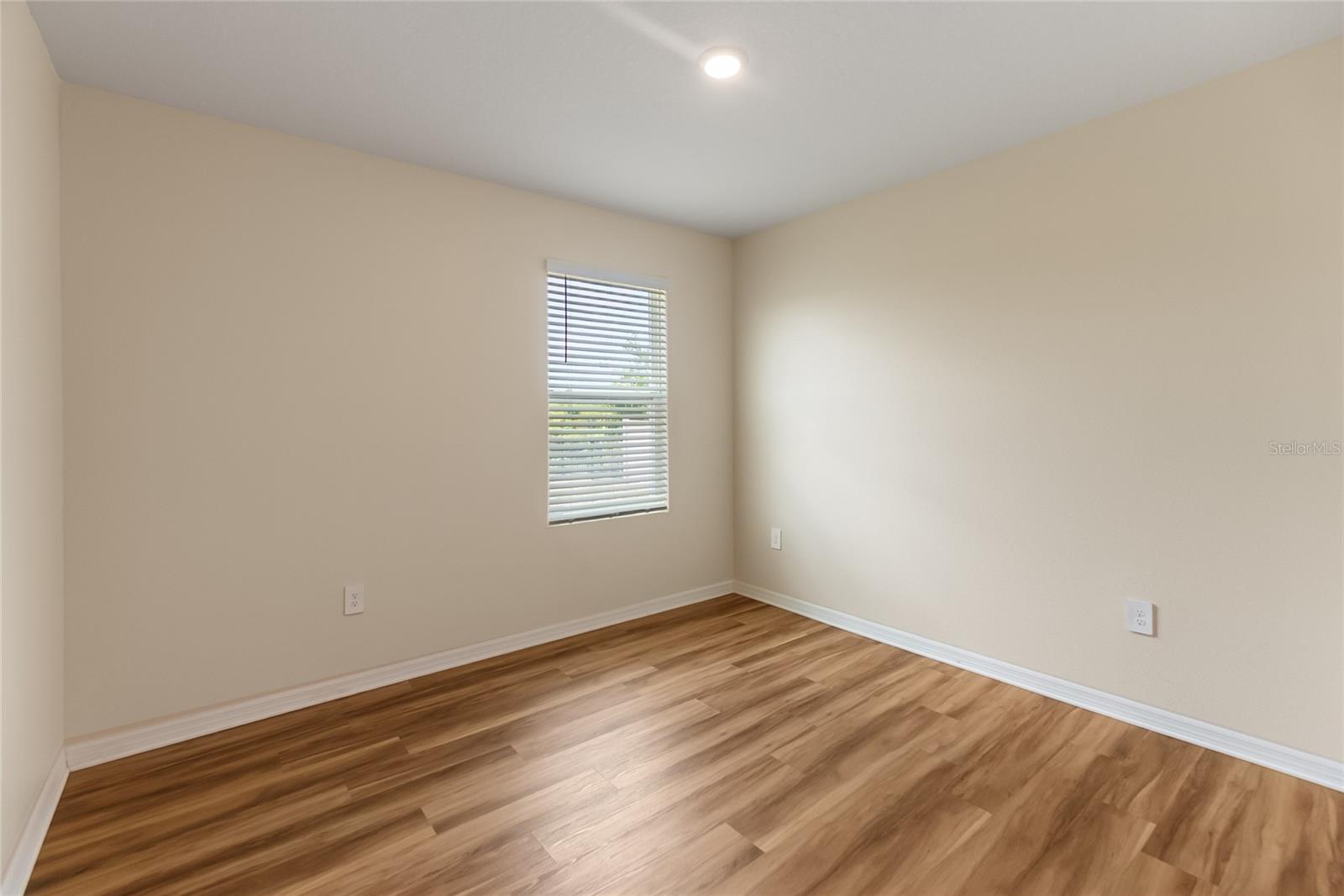 Listing Image #24