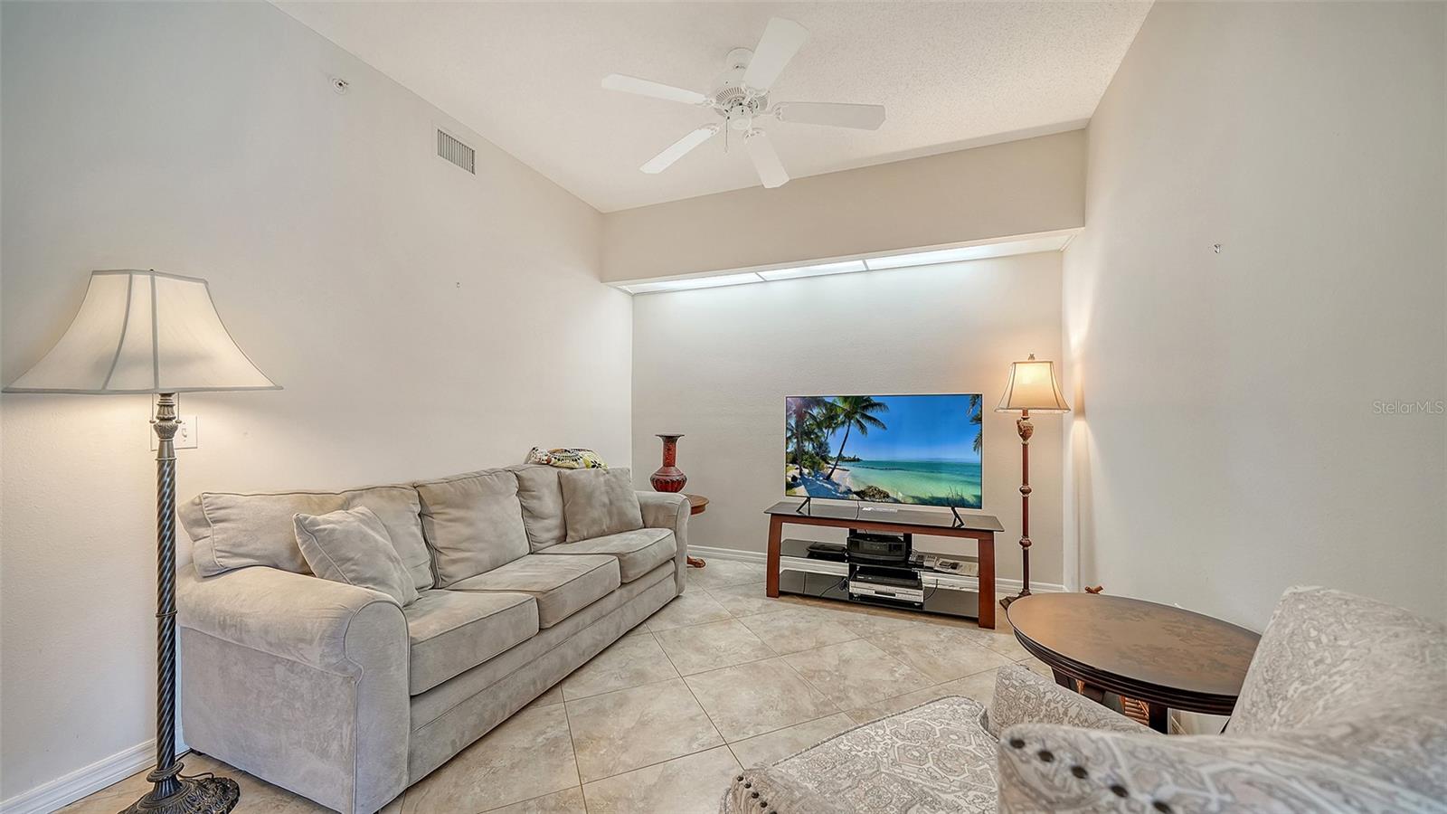 Listing Image #12