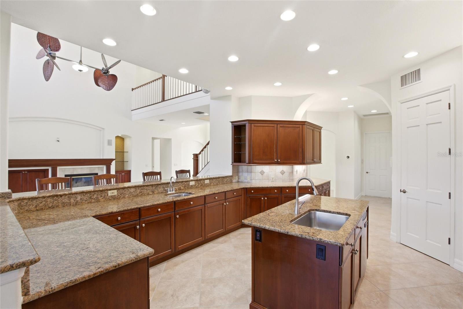 Listing Image #11