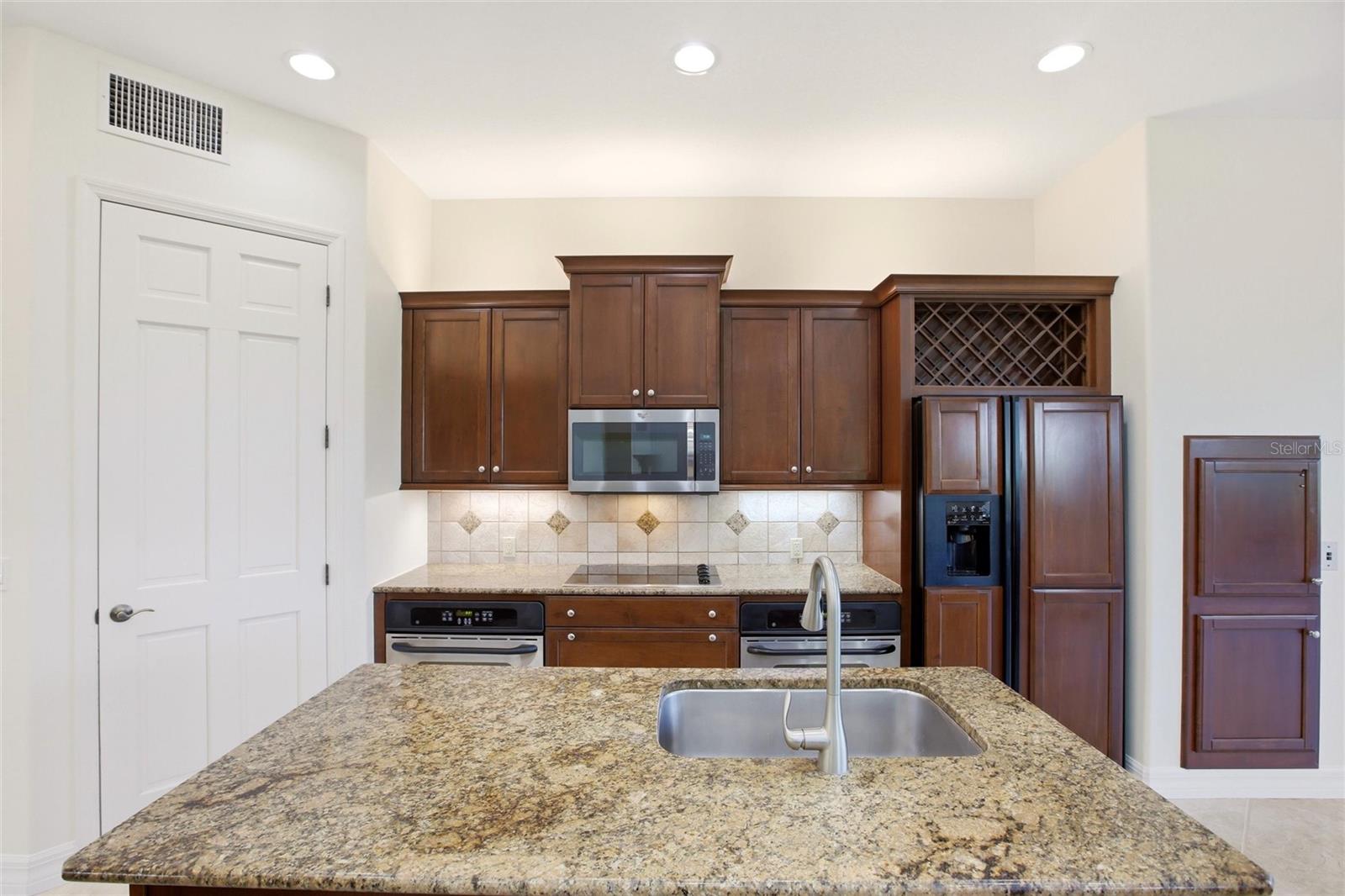 Listing Image #12