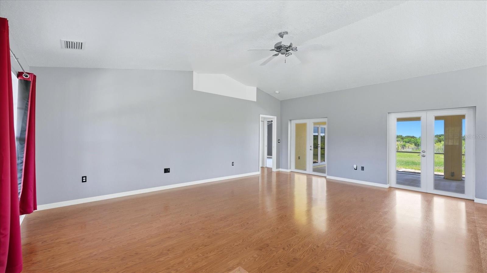 Listing Image #13