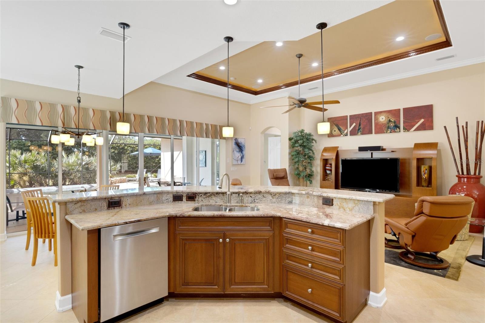 Listing Image #10
