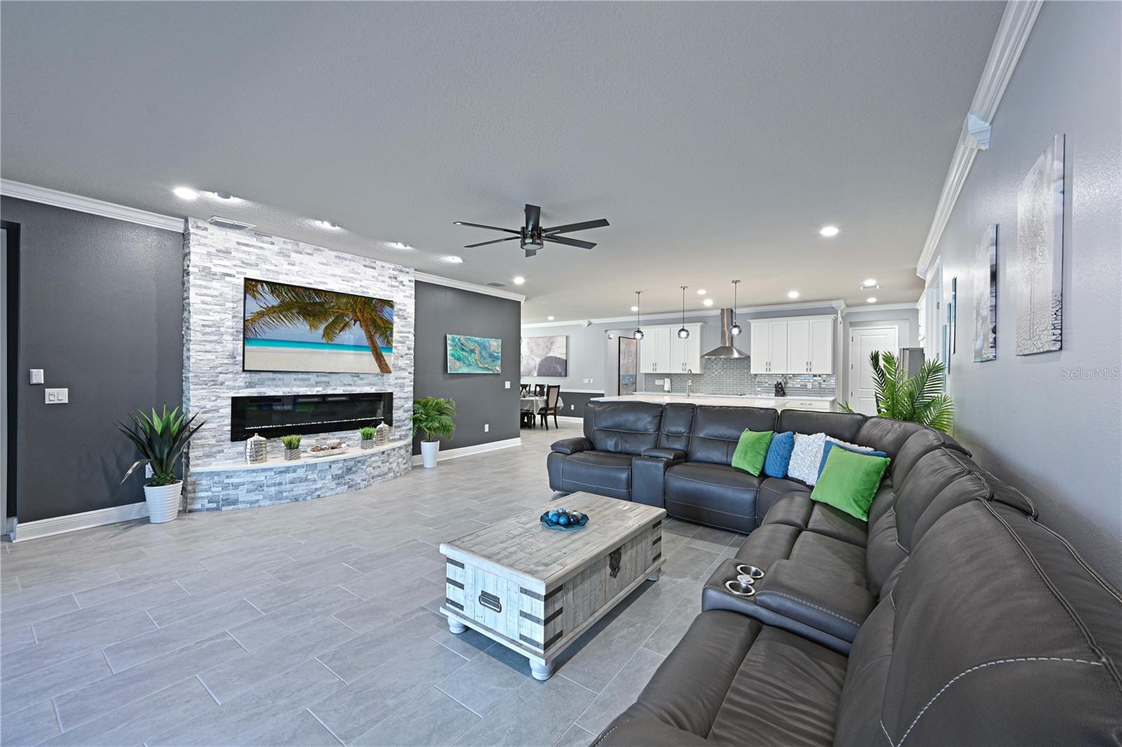 Listing Image #11